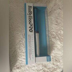 BaBylissPRO Nano Titanium wand blue and Silver 1 1/4 inch